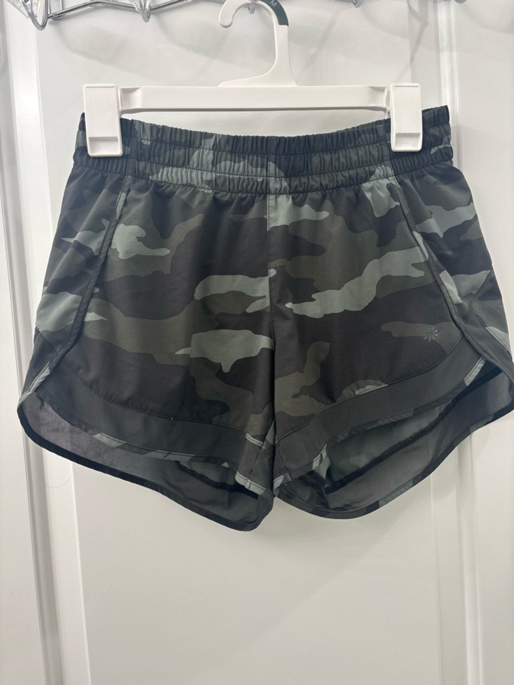 Athleta printed mesh racer run short camo